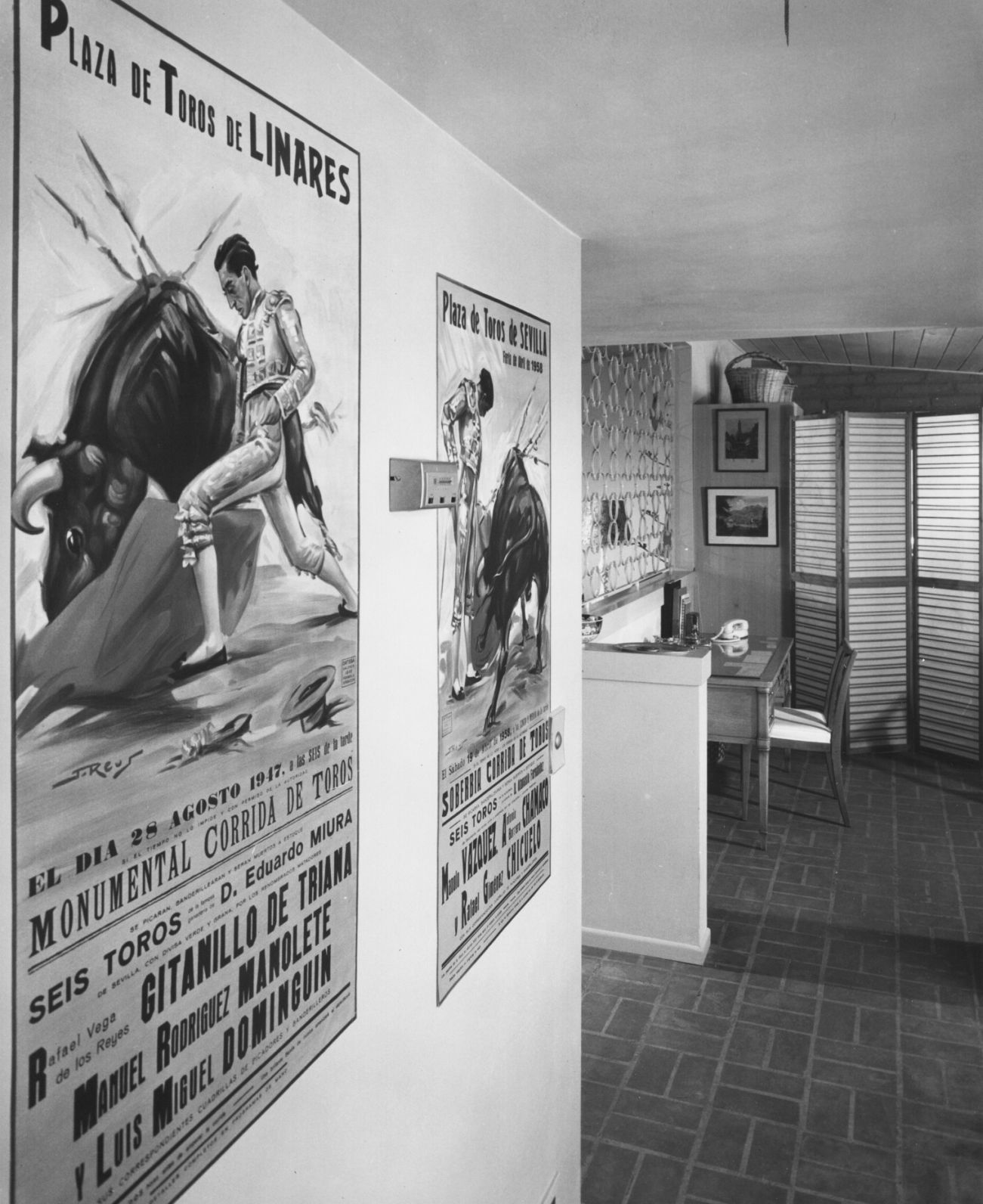 1961 photos: Paintings highlight desert home